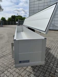 Aluminiumsskabe åben udenfor